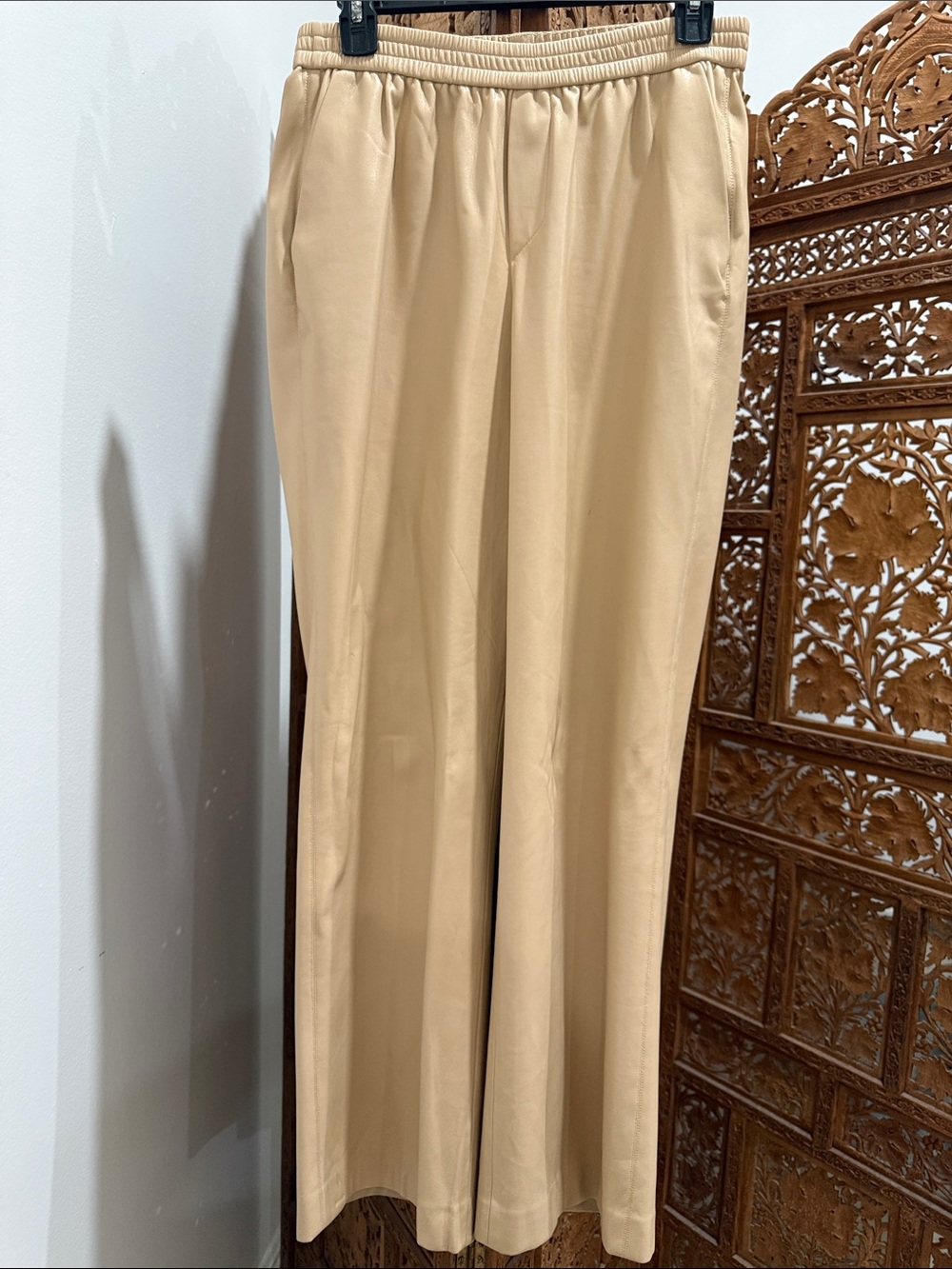Elie Tahari Beige vegan leather loose fitting Elastic-Waist Pants - worn 2x